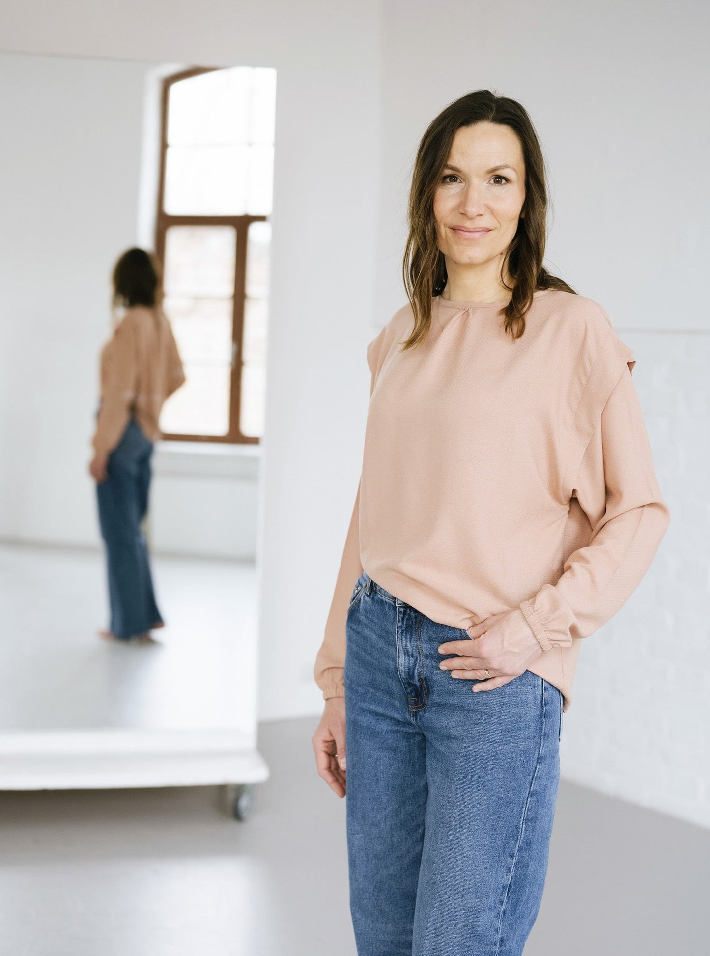 MAVIE Bluse Viskose im Farbton Nude Rose, Foto: Nikki Harris