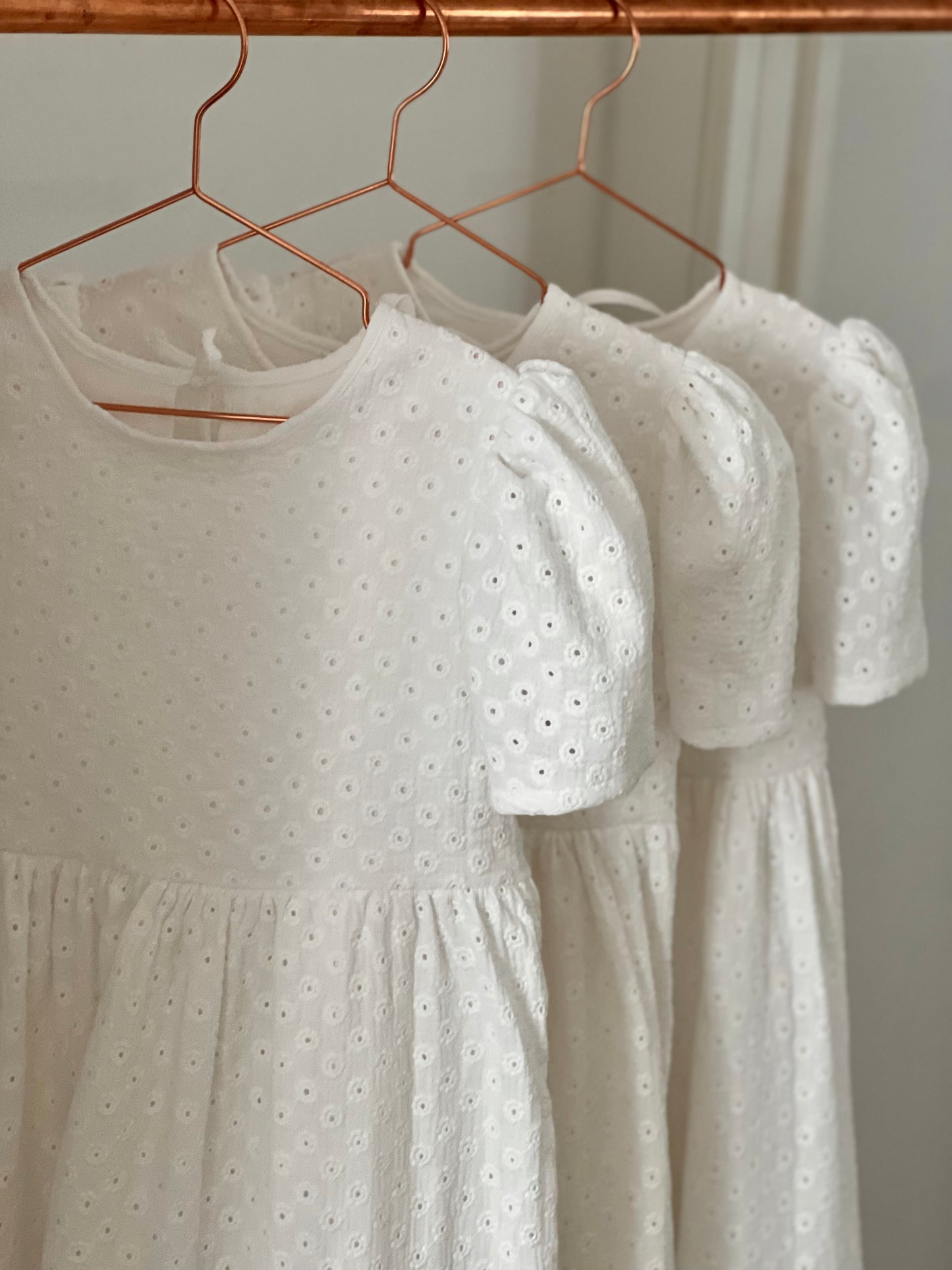 Kleid MIA, Stoff-Variante "Blümchen-Lochmuster"
