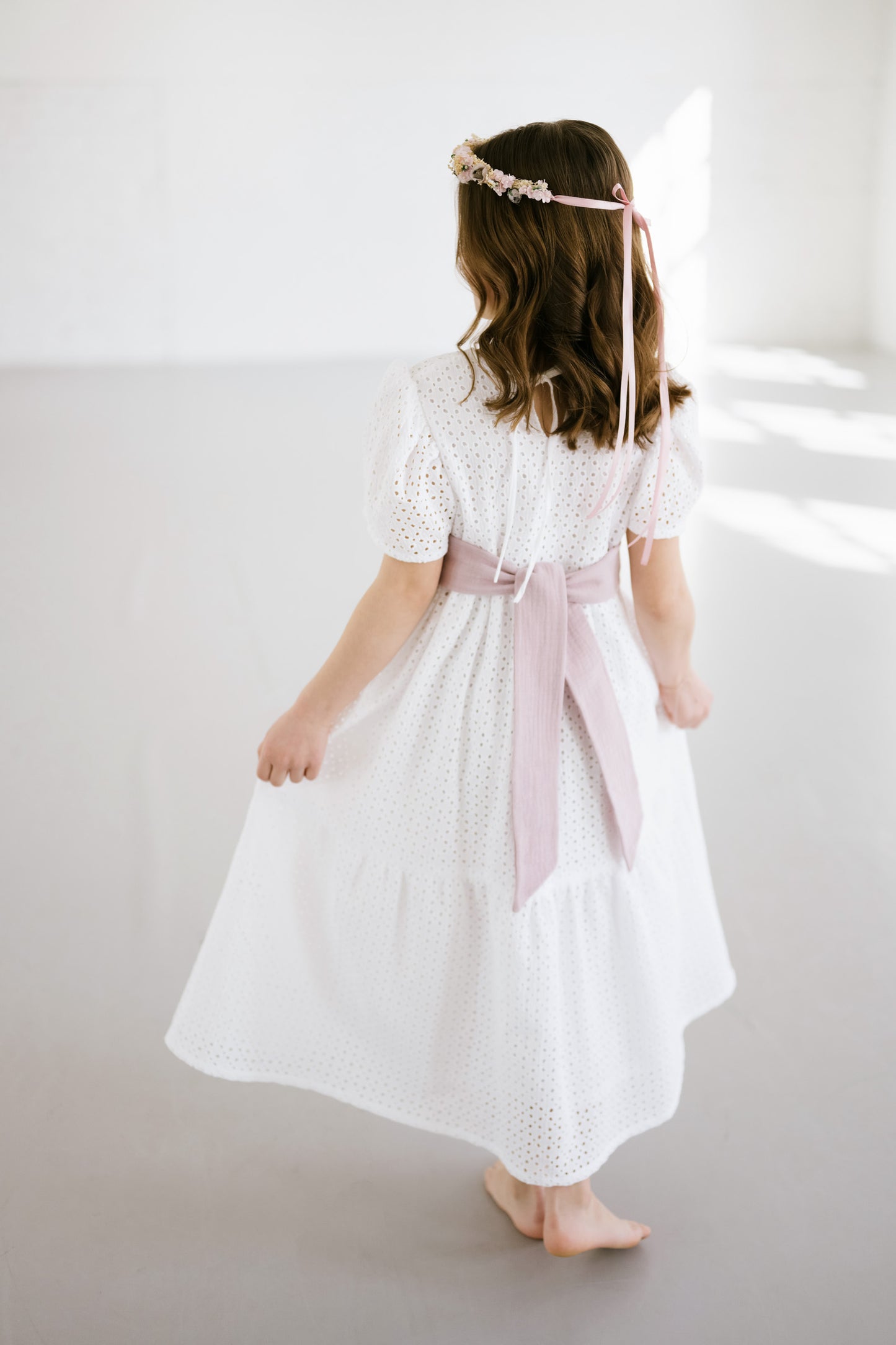 Kleid MIA mit Schärpe in Rosé, Foto: Nikki Harris