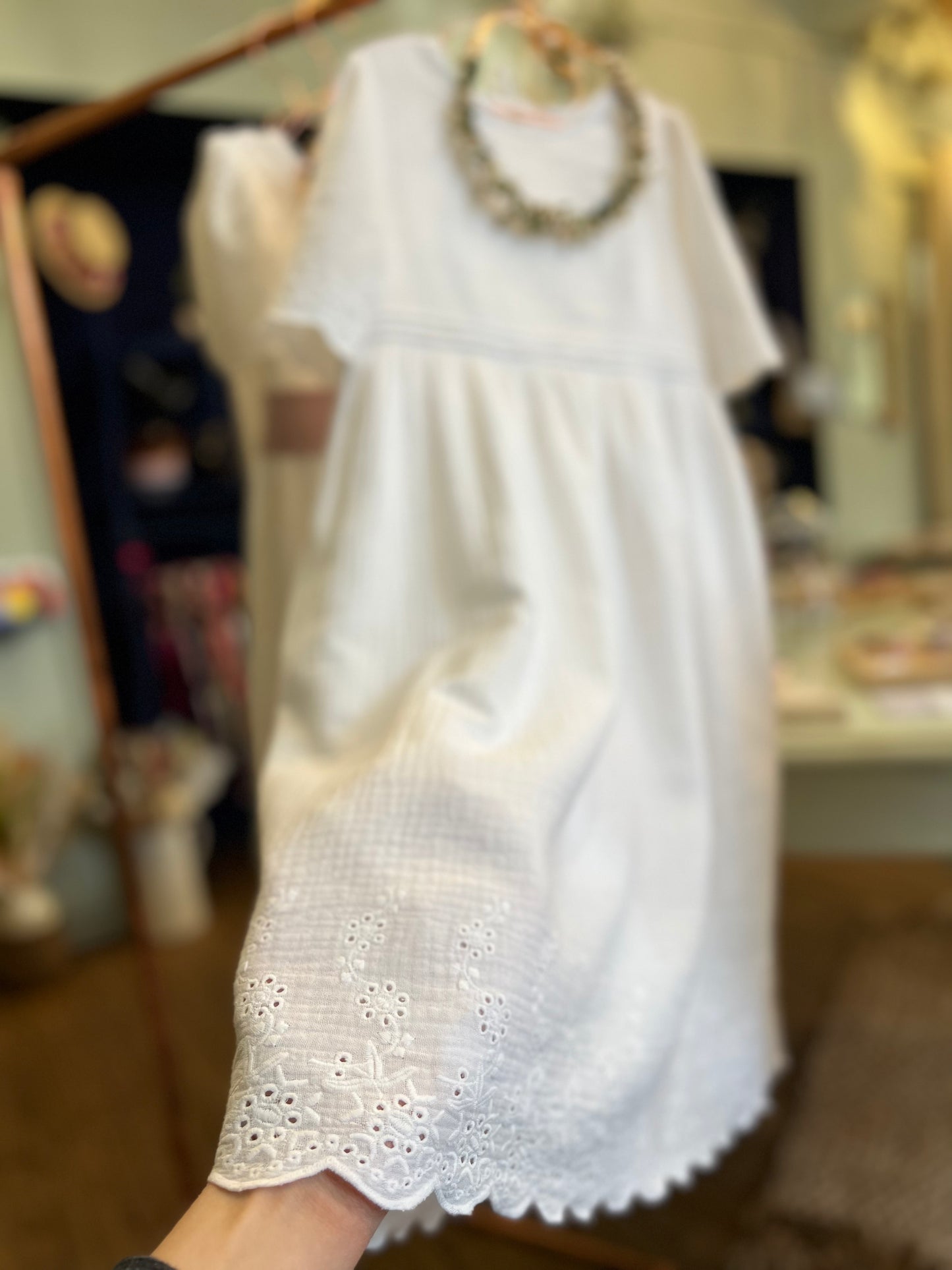 Kleid ILVY mit neuer Lochmuster-Borte am Saum