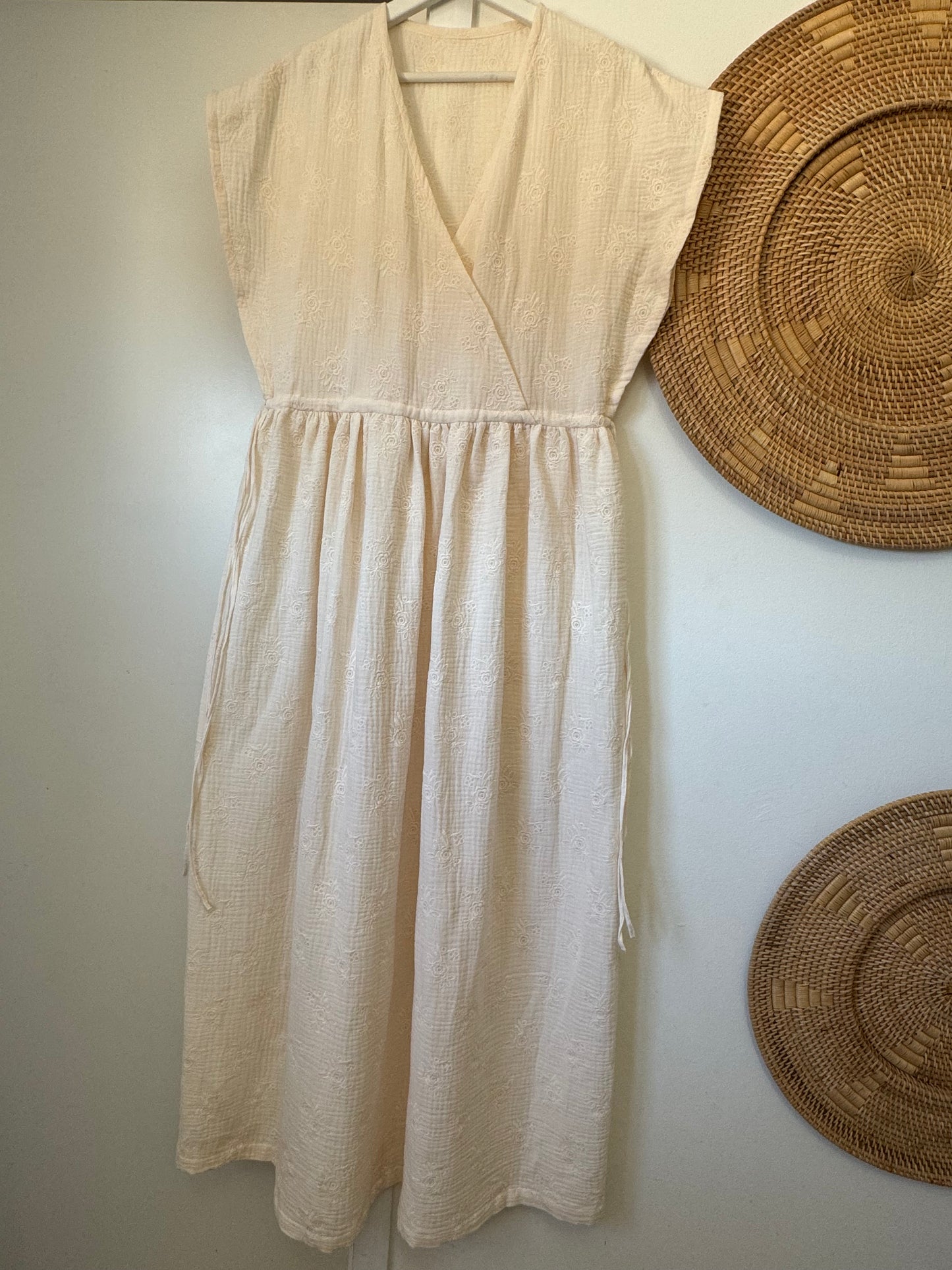 ALVA Peonies Kleid Musselin im Farbton Ivory