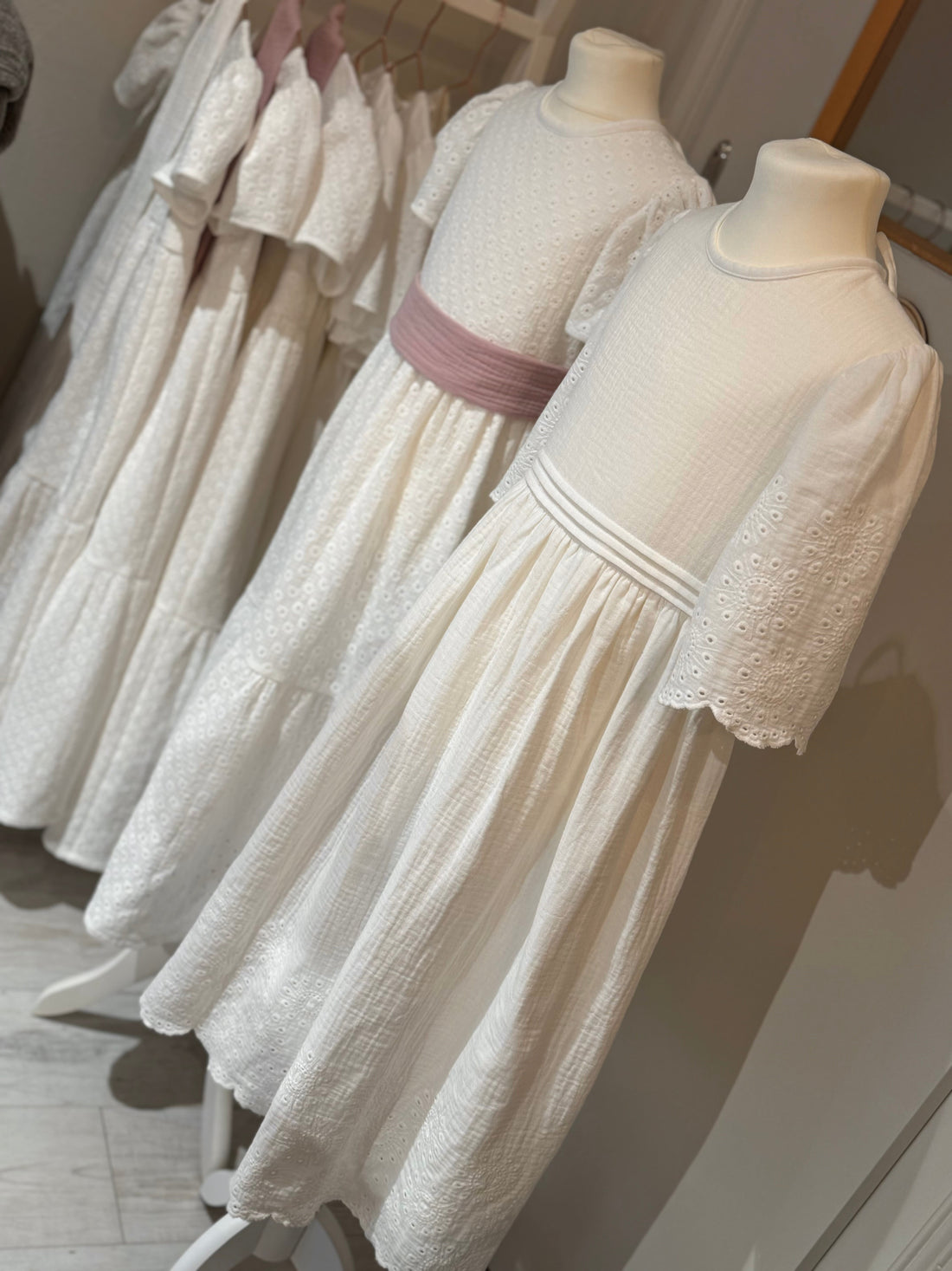 Kommunionskleid ILVY und MIA jetzt bei Poppys erhältlich