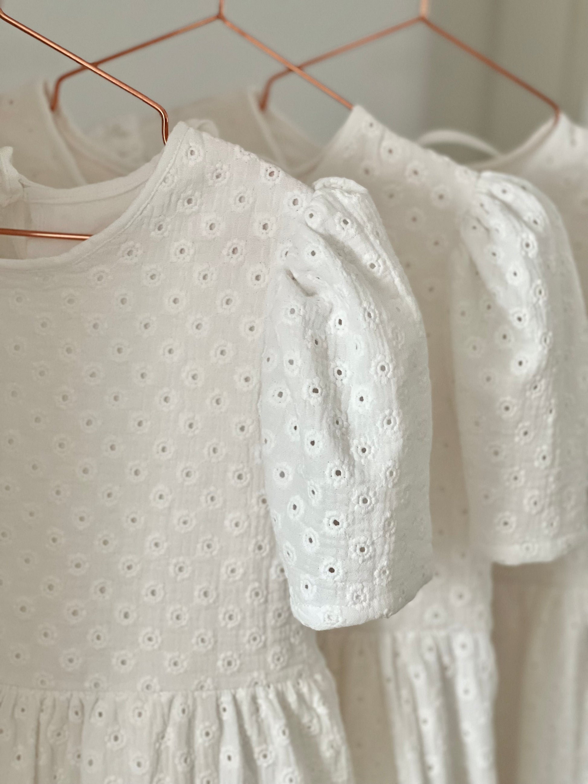 Kleid MIA, Stoff-Variante "Blümchen-Lochmuster"