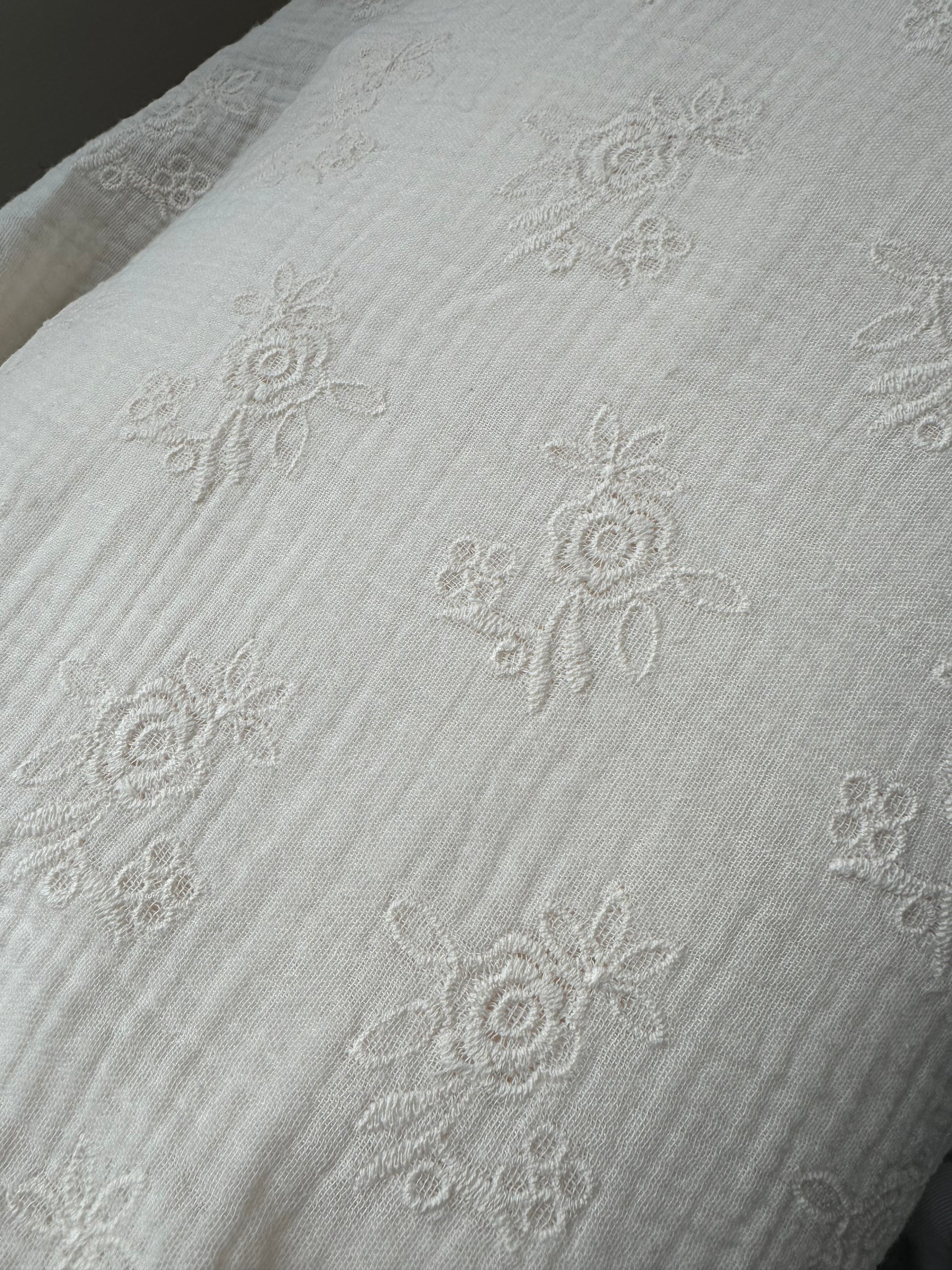Peonies Musselin im Farbton Ivory