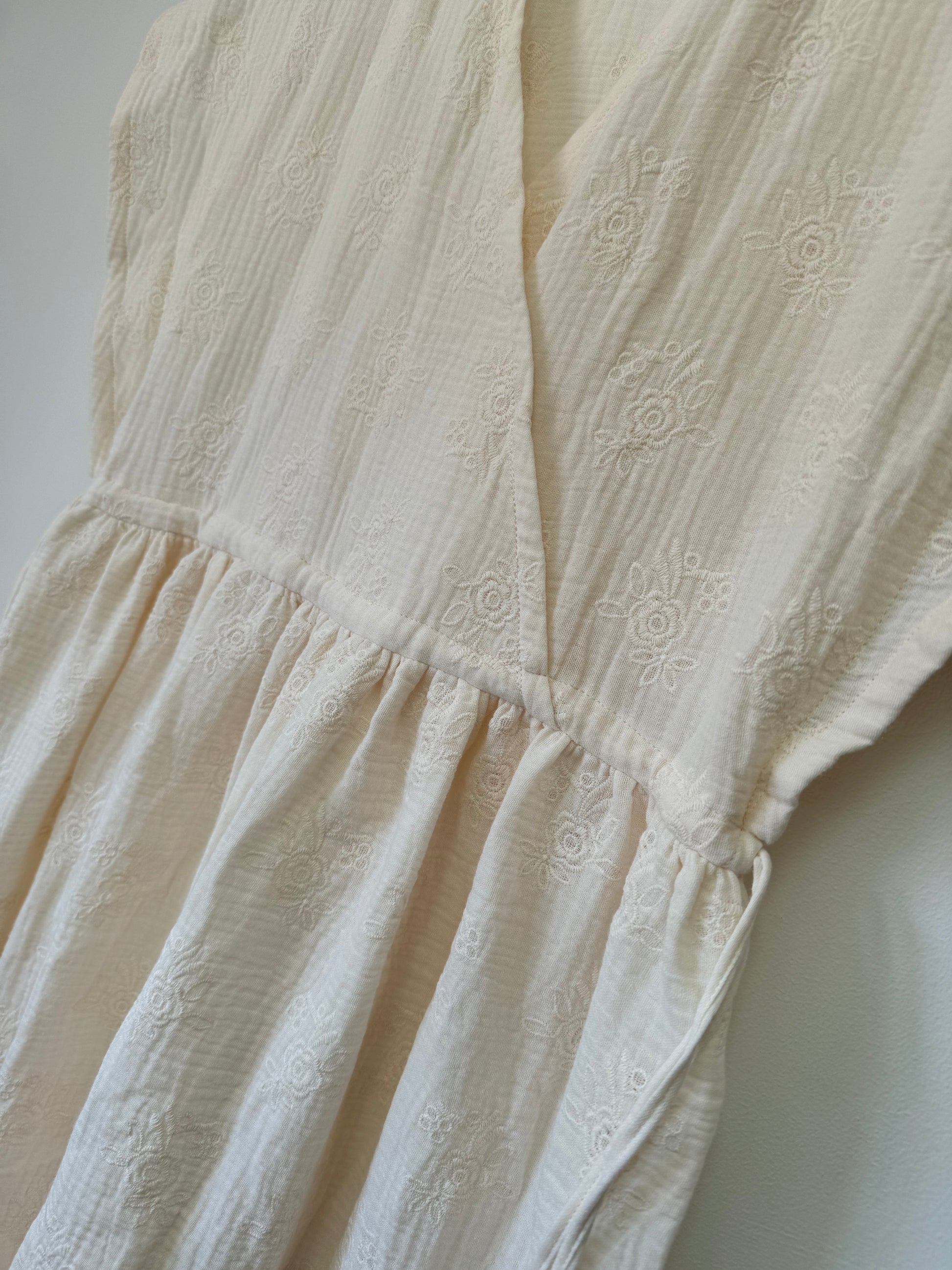 ALVA Peonies Kleid Musselin im Farbton Ivory