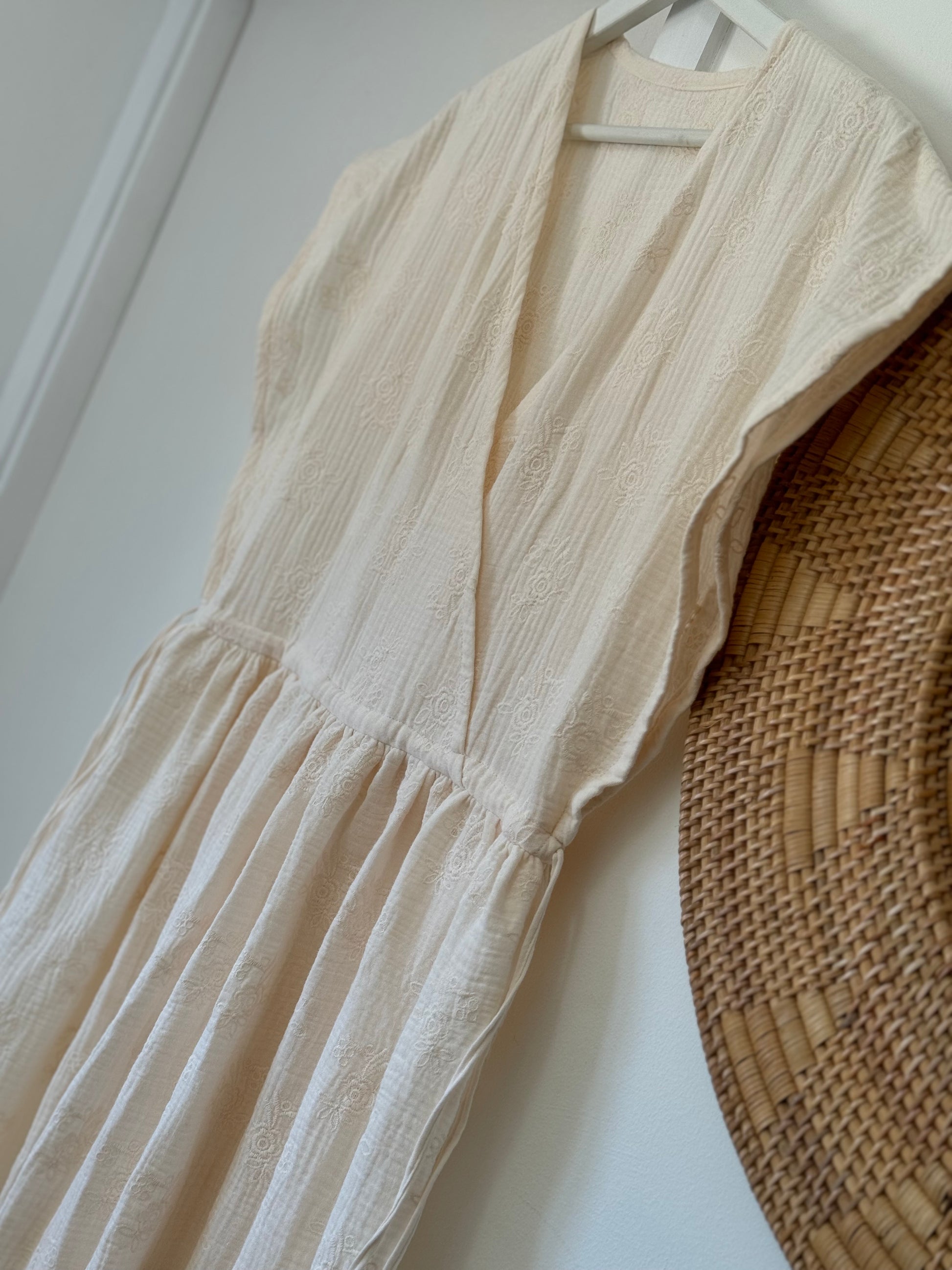 ALVA Peonies Kleid Musselin im Farbton Ivory