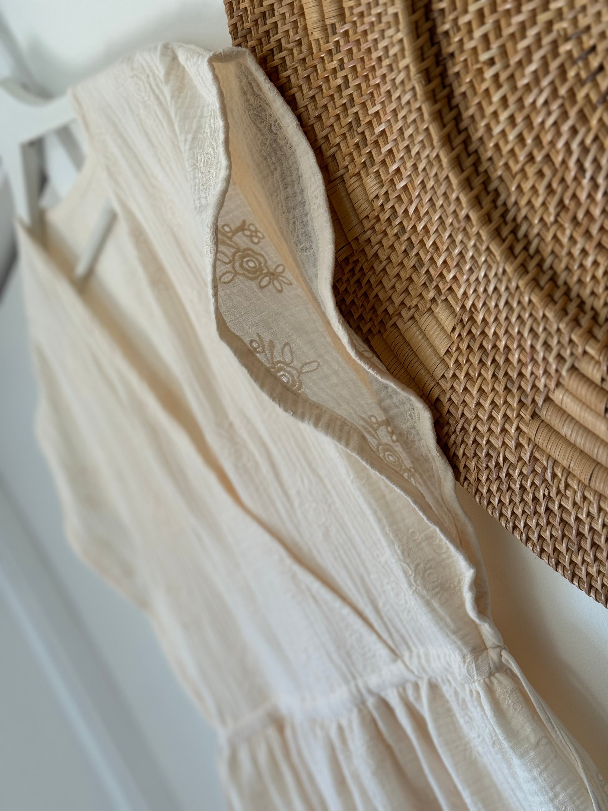ALVA Peonies Kleid Musselin im Farbton Ivory