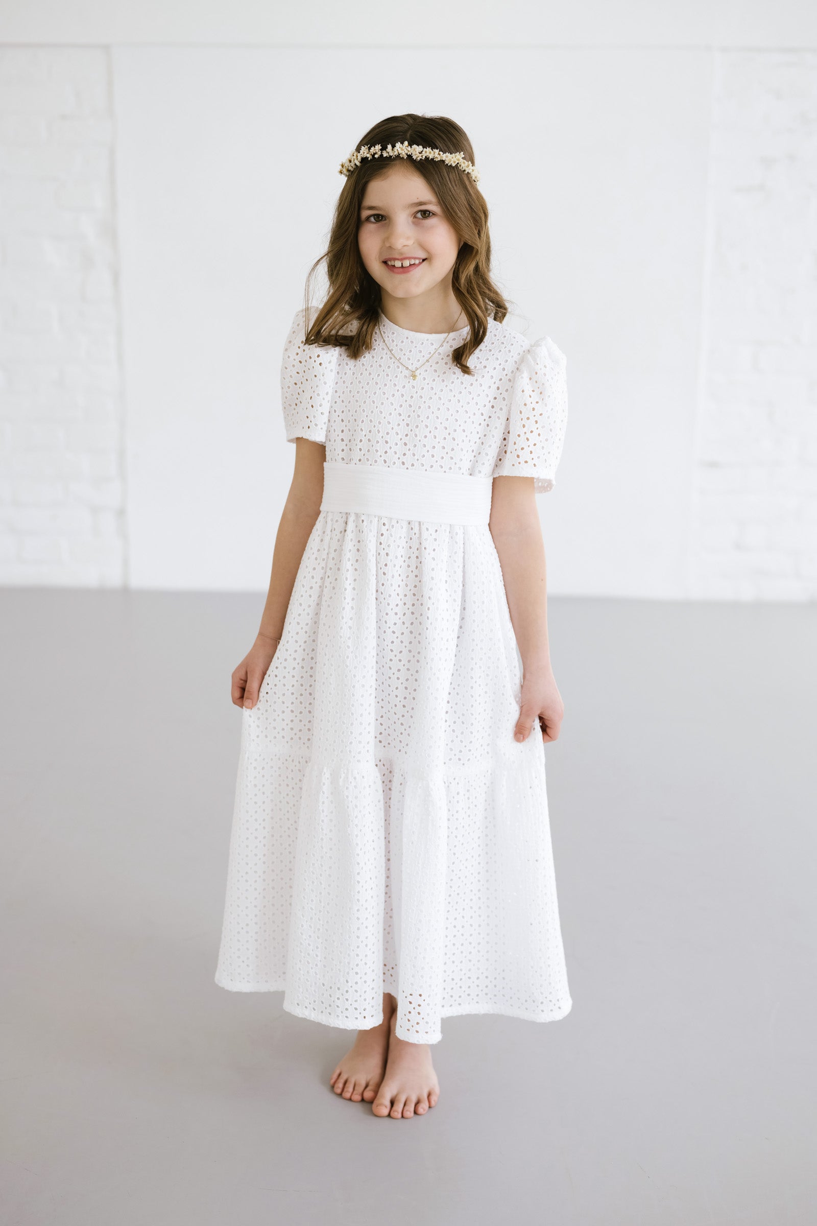 Kleid MIA mit Schärpe in Ecru, Foto: Nikki Harris